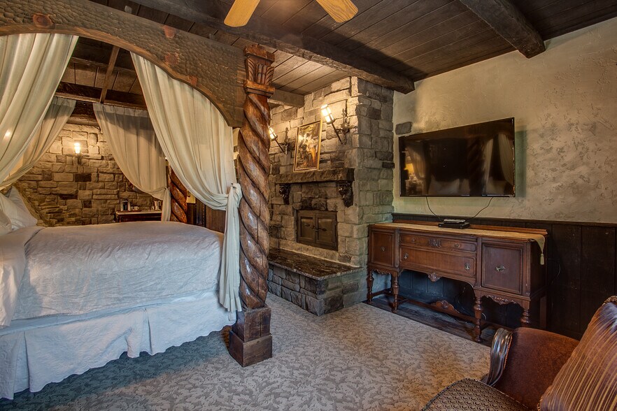 More Photos Of 315 Commercial St, Leavenworth Hotel For Sale