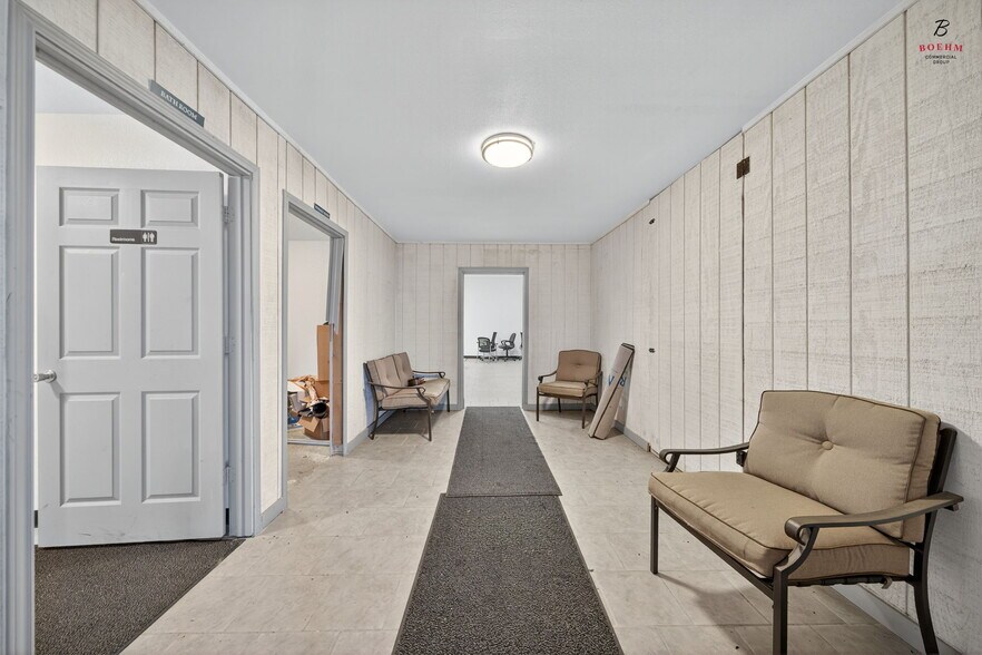 More Photos Of 833 County Road 583, La Coste Research And Development For Sale