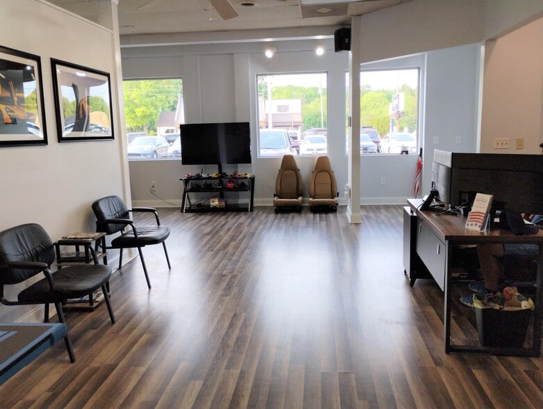 More Photos Of 195 New Castle Rd, Butler Storefront Retail Office For Sale