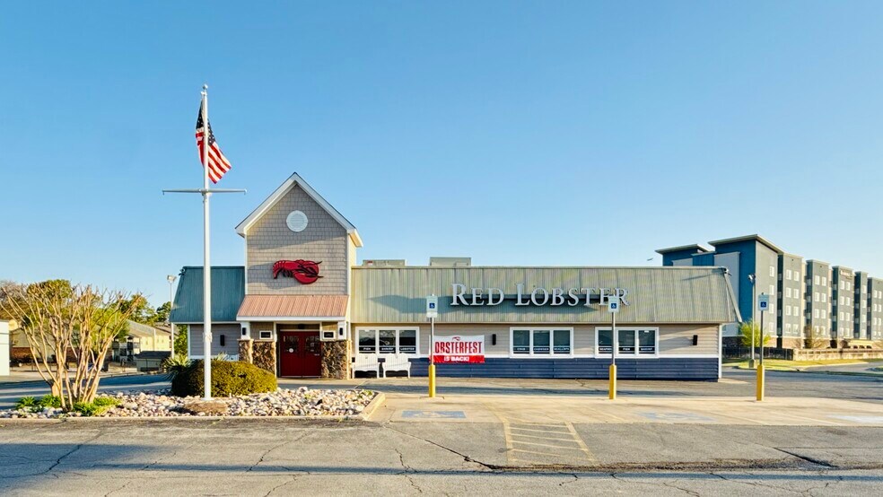 Primary Photo Of 4525 E 51st St, Tulsa Restaurant For Lease