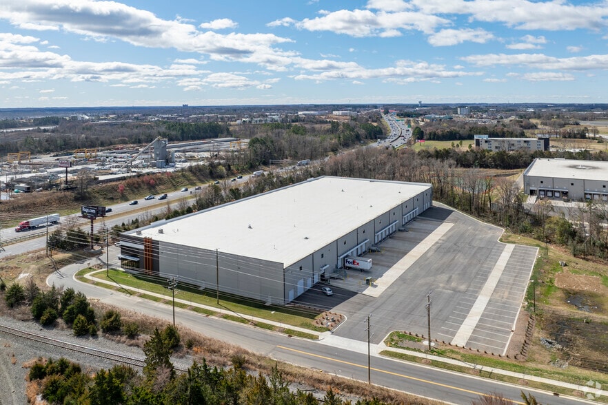 More Photos Of 2011 Nevada Boulevard, Charlotte Warehouse For Lease