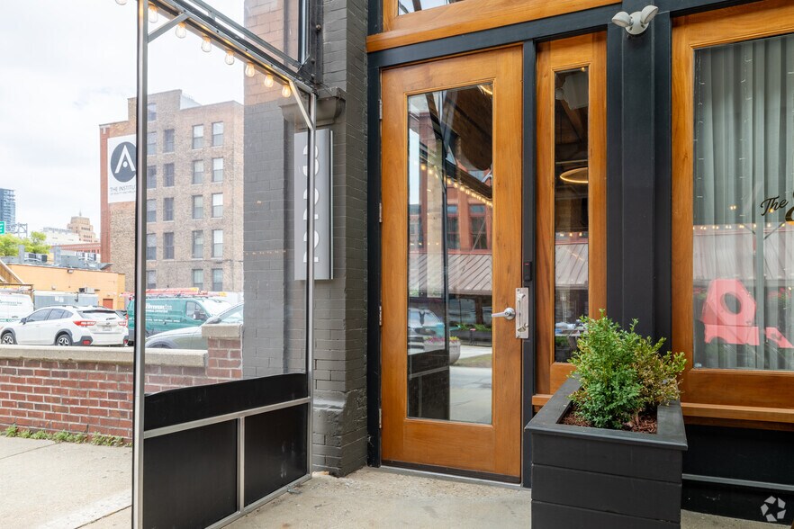 More Photos Of 322 N Broadway, Milwaukee Loft Creative Space For Lease