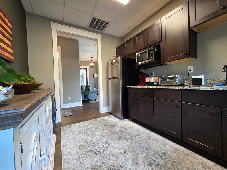 More Photos Of 158 State St, Bluffton Storefront Retail Office For Lease