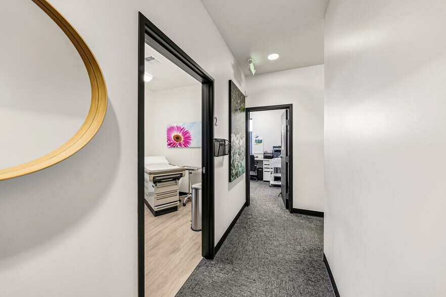 More Photos Of 296 S Pacific Hwy, Talent Medical For Sale