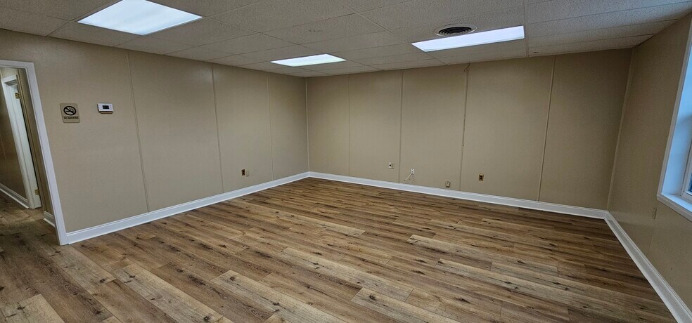 More Photos Of 200 Industrial Ave, Jefferson Warehouse For Lease