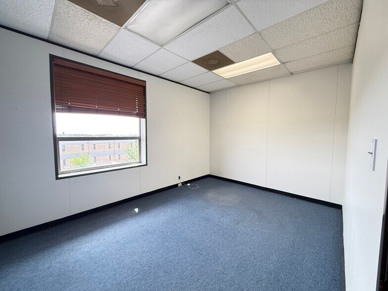 More Photos Of 1606 Headway Cir, Austin Light Manufacturing For Lease