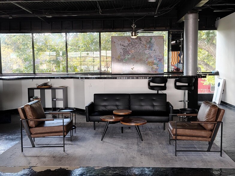 More Photos Of 802 Crosstimbers, Houston General Retail For Sale
