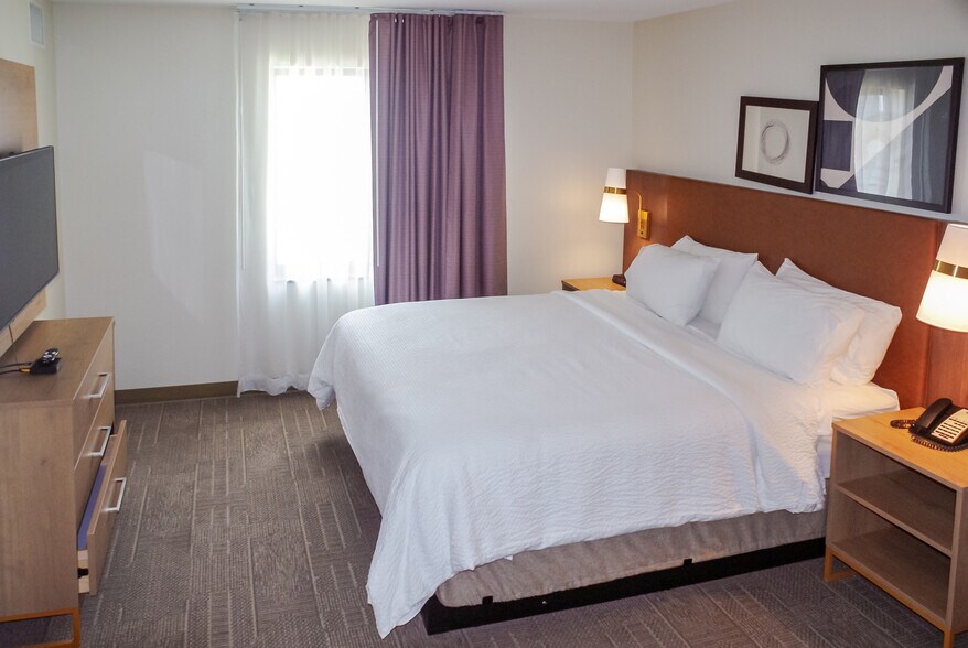 More Photos Of 7825 Davenport St, Omaha Hotel For Sale