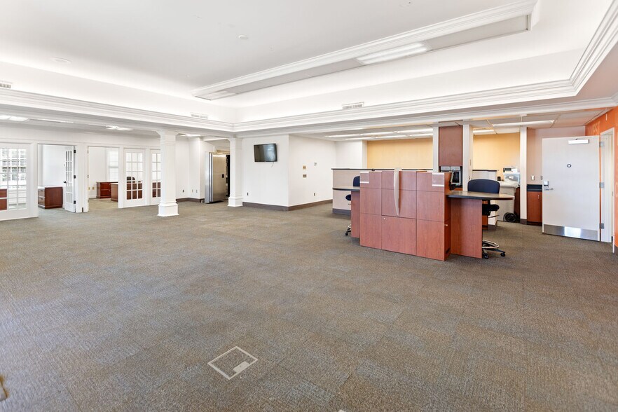 More Photos Of 2085 E University Dr, Auburn General Retail For Sale