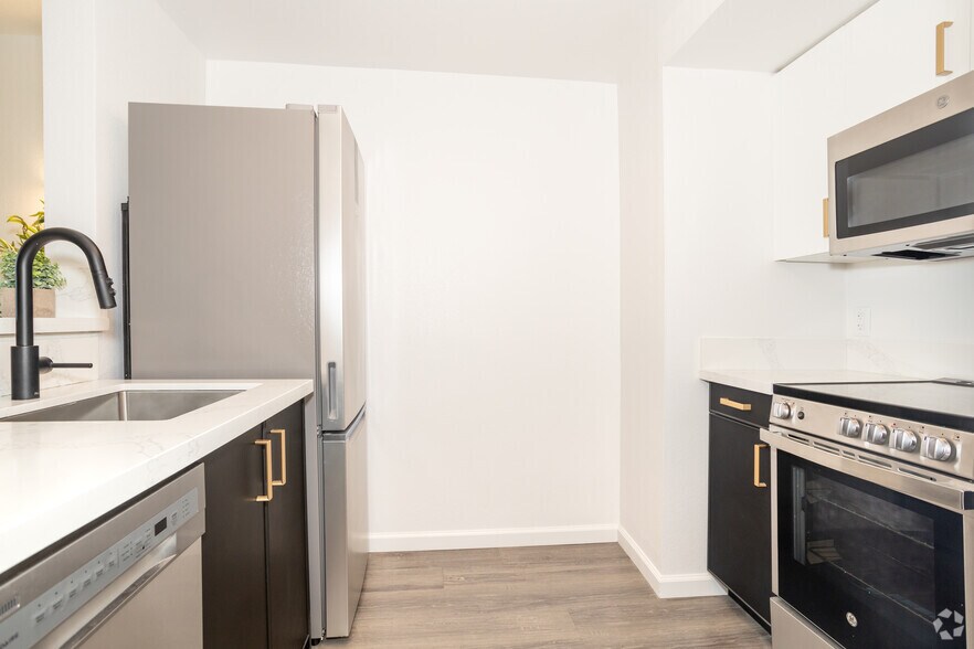 More Photos Of 2701 Capitol Ave, Sacramento Apartments For Lease