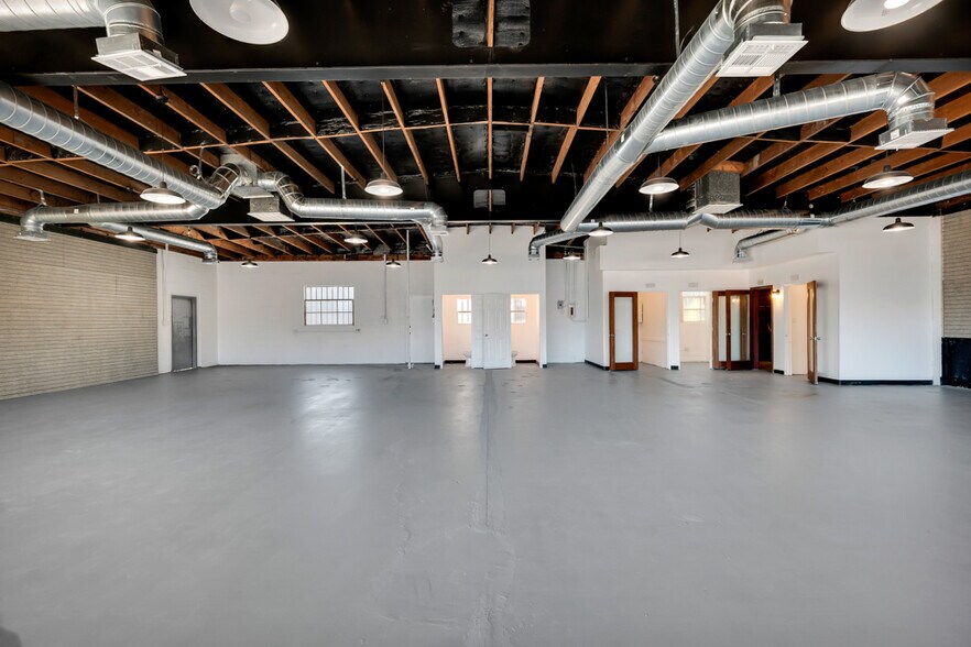 More Photos Of 901 N Maclay Ave, San Fernando Freestanding For Lease