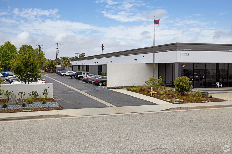 More Photos Of 24215-24225 Garnier St, Torrance Warehouse For Lease