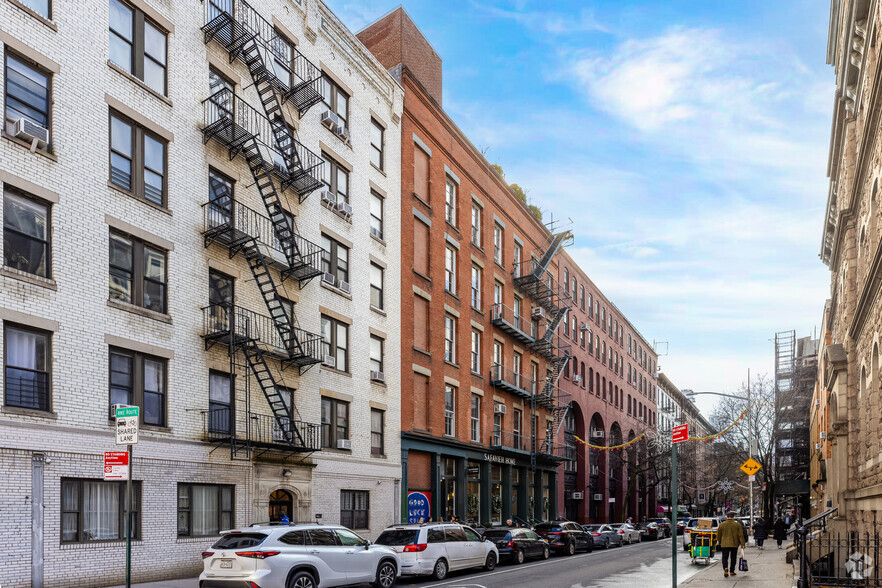 Primary Photo Of 150 Thompson St, New York Apartments For Lease