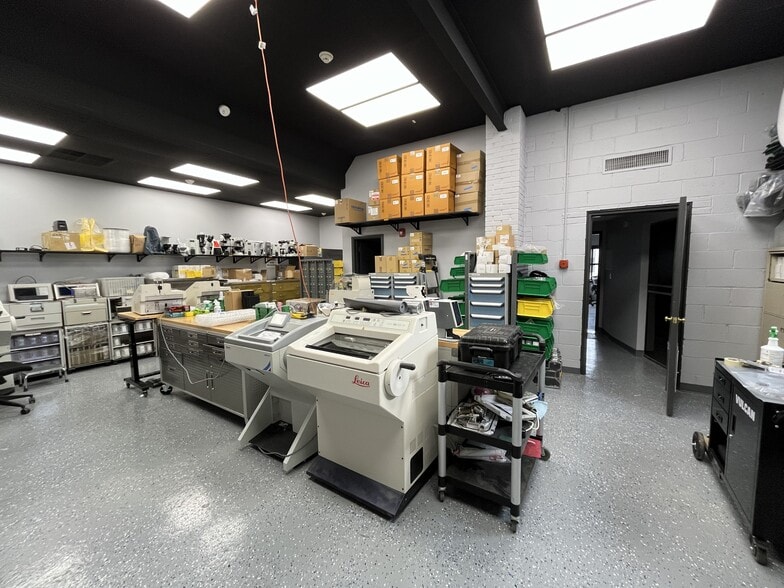 More Photos Of 43 Commerce St, Springfield Flex For Sale