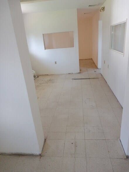 More Photos Of 515 W Butler Ave, Chalfont Veterinarian Kennel For Sale