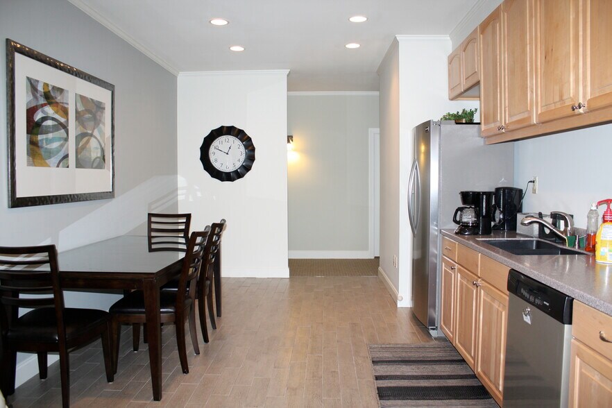 More Photos Of 599 W Crossville Rd, Roswell Office For Lease