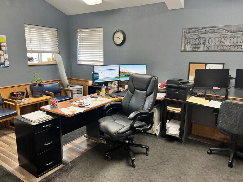 More Photos Of 111 W 1st St, Deer Park Auto Repair For Sale