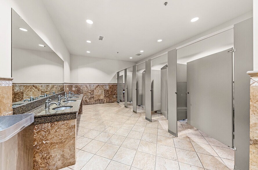 More Photos Of 1776 Legacy Cir, Naperville Medical For Lease