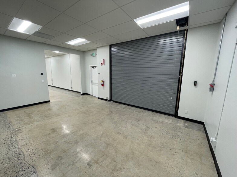 More Photos Of 2650-2656 E Bayshore Rd, Palo Alto Light Manufacturing For Lease