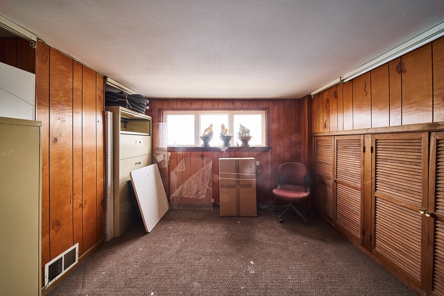 More Photos Of 2100 Jericho Tpke, Garden City Park Warehouse For Lease