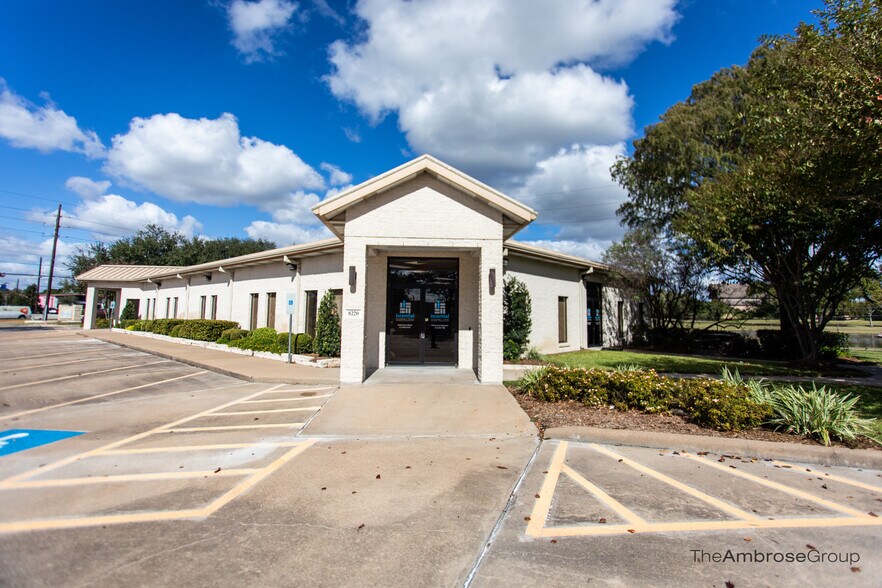 More Photos Of 8220 Jones Rd, Houston Office For Sale