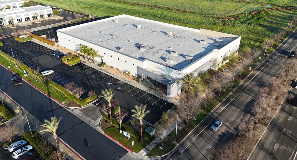 Primary Photo Of 998 N Temperance Ave, Clovis Manufacturing For Sale