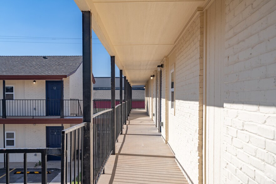 More Photos Of 1712 E 3rd St, Big Spring Apartments For Sale