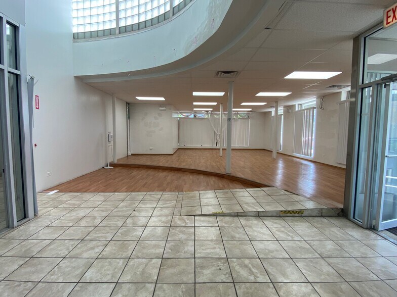 More Photos Of 5140 S Ashland Ave, Chicago Office For Sale
