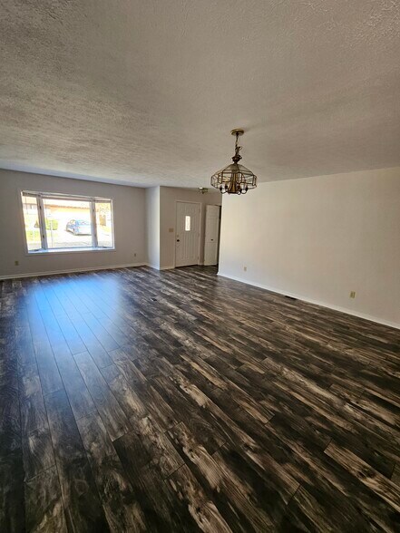 More Photos Of 714 College Dr, Anderson Apartments For Sale