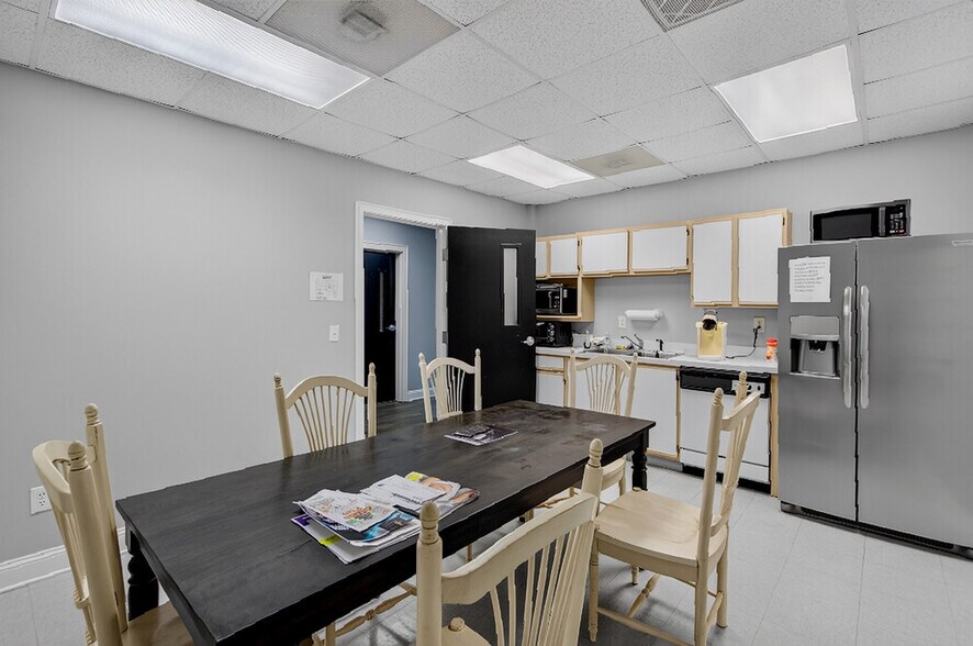More Photos Of 1930 Charlie Hall Blvd, Charleston Medical For Lease