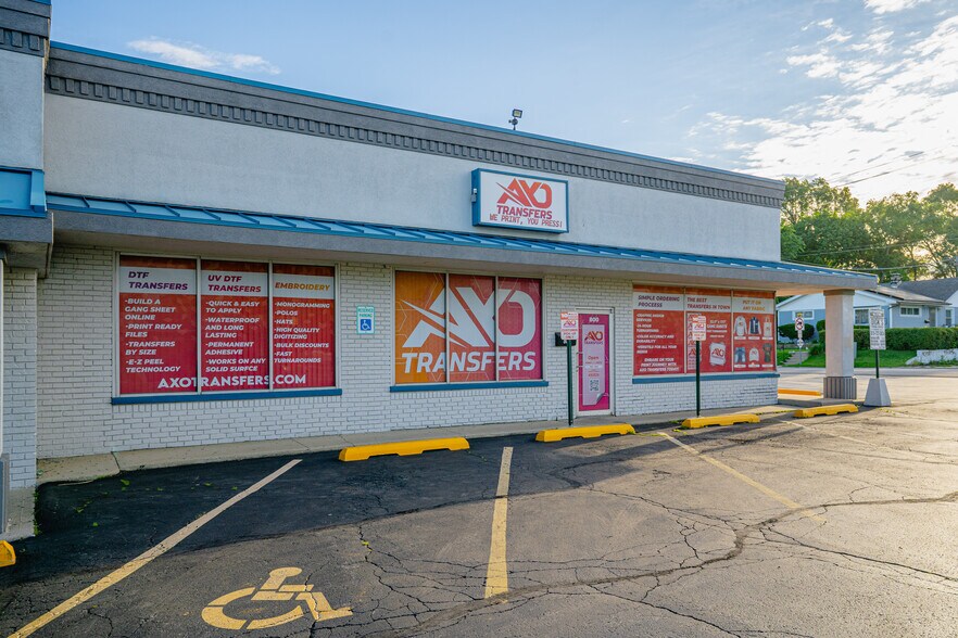 More Photos Of 800 Theodore, Crest Hill Convenience Store For Sale