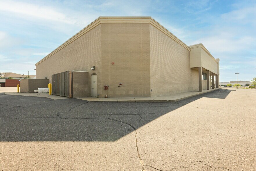 More Photos Of 600 County Road 10 NE, Blaine Drugstore For Lease