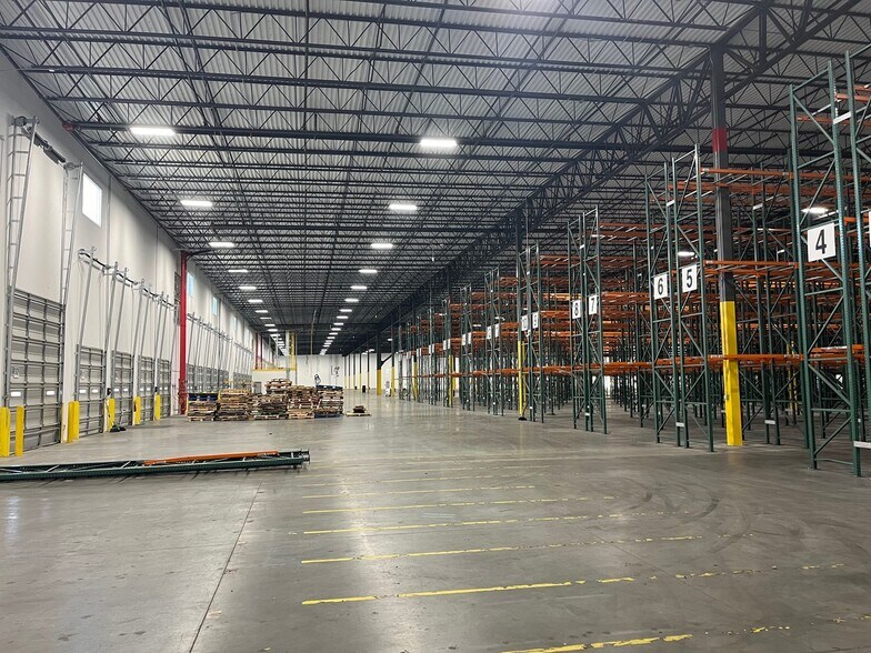 More Photos Of 6525 Mall Blvd, Union City Warehouse For Lease
