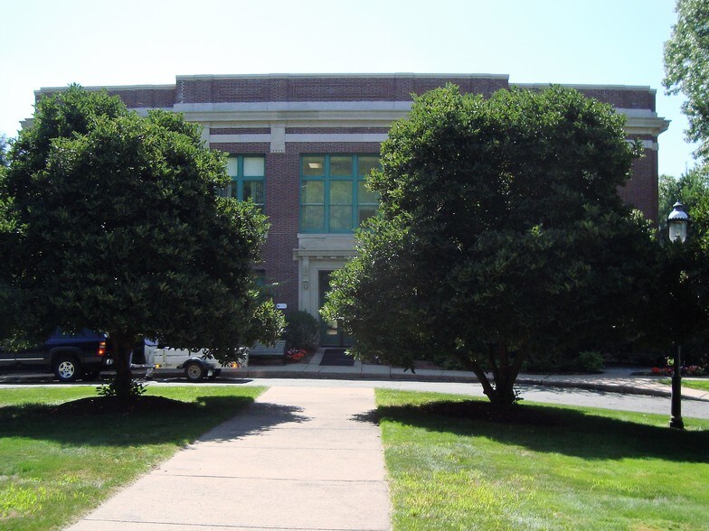 More Photos Of 146 Hartford Rd, Manchester Loft Creative Space For Lease