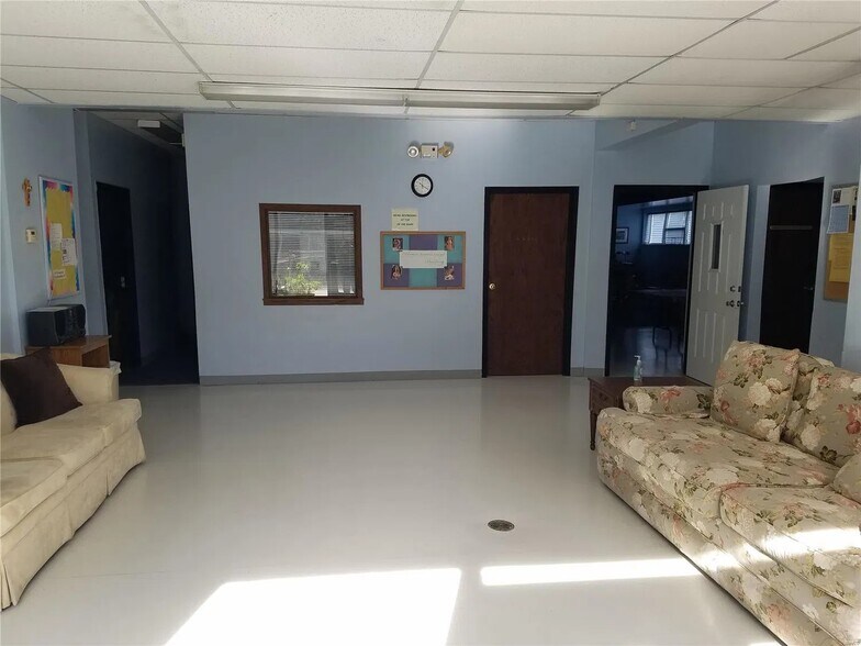 More Photos Of 15764 Clayton Rd, Ellisville Religious Facility For Lease