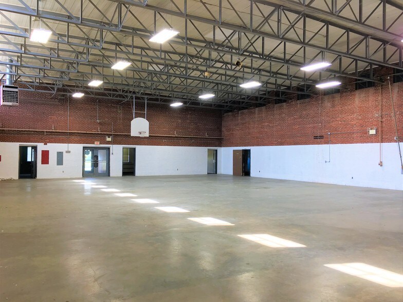 More Photos Of 620 N Edgemoor St, Wichita Warehouse For Sale
