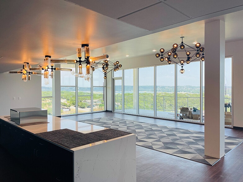 More Photos Of 4229 N FM 620 Hwy, Austin Showroom For Sale