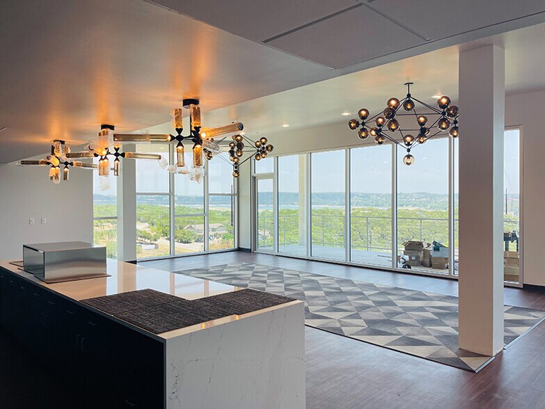 More Photos Of 4229 N FM 620 Hwy, Austin Showroom For Sale