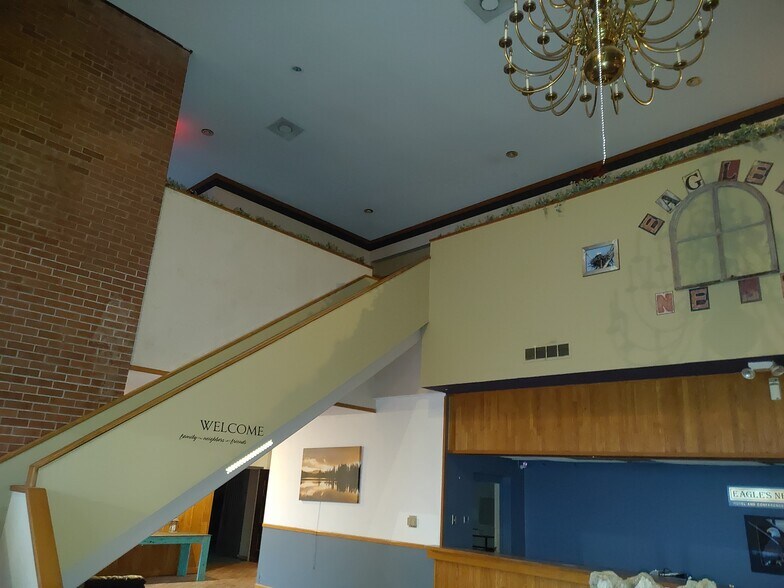 More Photos Of 300 S 3rd, Quincy Hotel For Sale