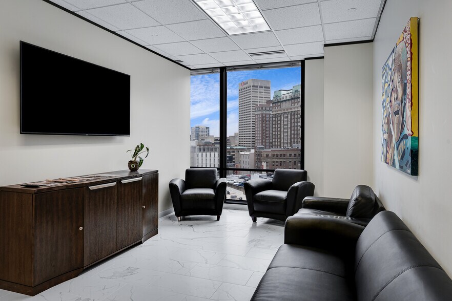 More Photos Of 200 Jefferson Ave, Memphis Office For Sale