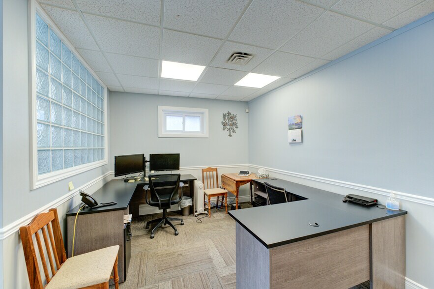 More Photos Of 127 Charing Cross St, Brantford Office For Lease