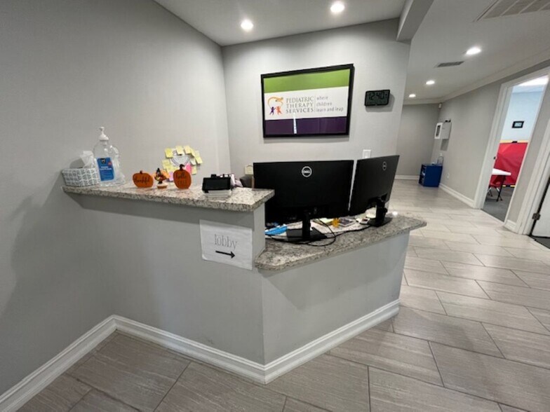 More Photos Of 205 Ridgewood Ave, Brandon Medical For Lease