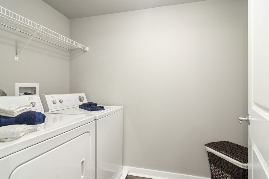 More Photos Of 1255 Town Center Rd, Vernon Hills Apartments For Lease
