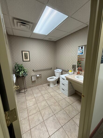 More Photos Of 5665 S Transit Rd, Lockport Office For Sale