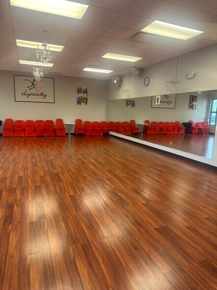 More Photos Of 7313 International Pl, Sarasota Office For Lease