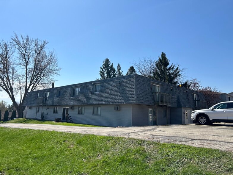 More Photos Of 201 Weed St, Fox Lake Apartments For Sale