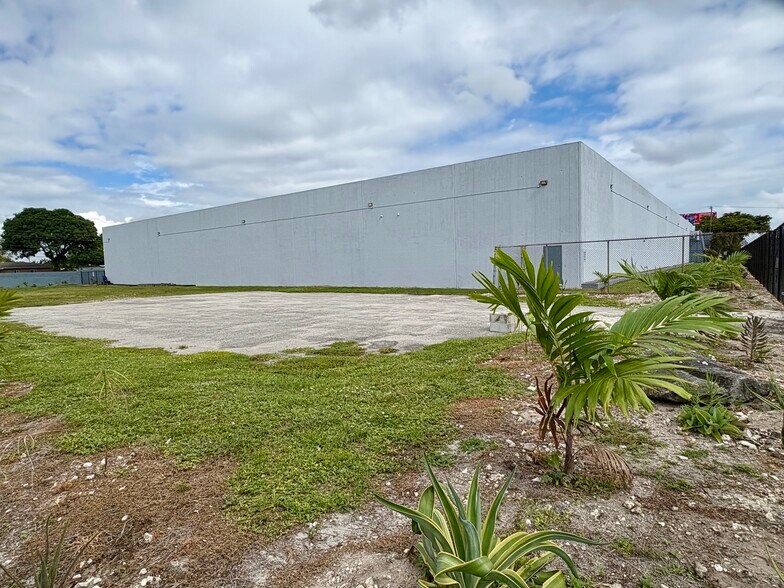 More Photos Of 4401 Nw 167th St, Miami Gardens Warehouse For Lease