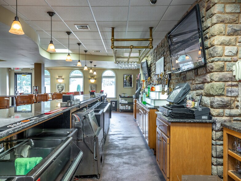 More Photos Of 388 Broad St, Bristol General Retail For Sale