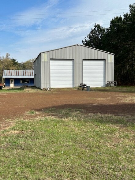 More Photos Of Texas State Hwy 155, Frankston Showroom For Sale