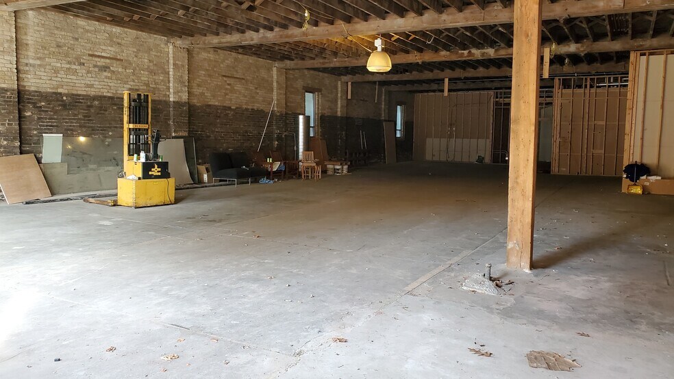 More Photos Of 831 Chicago Ave, Evanston Storefront Retail Office For Lease
